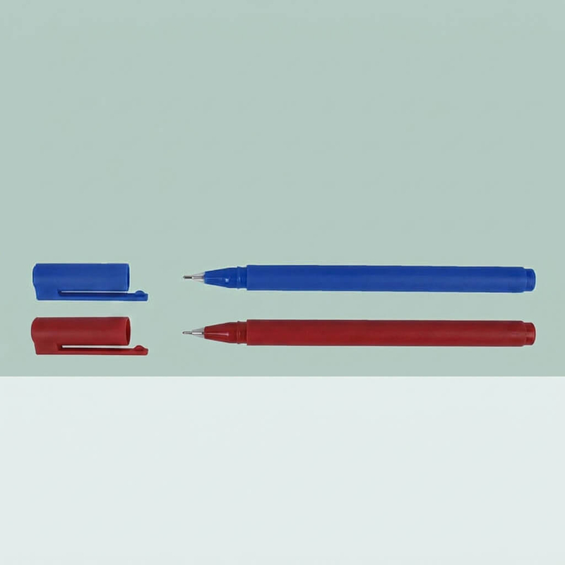 Single component detail of blue large capacity gel ink pen showing sleek cylindrical body and detached clip cap
