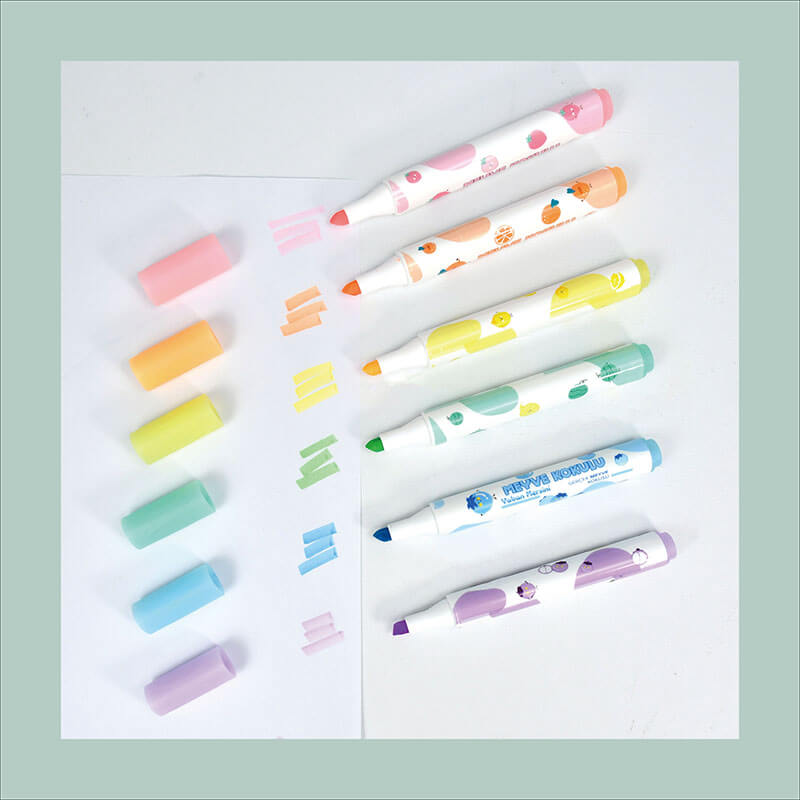6 cards and 6 highlighters inside activity set envelope packing